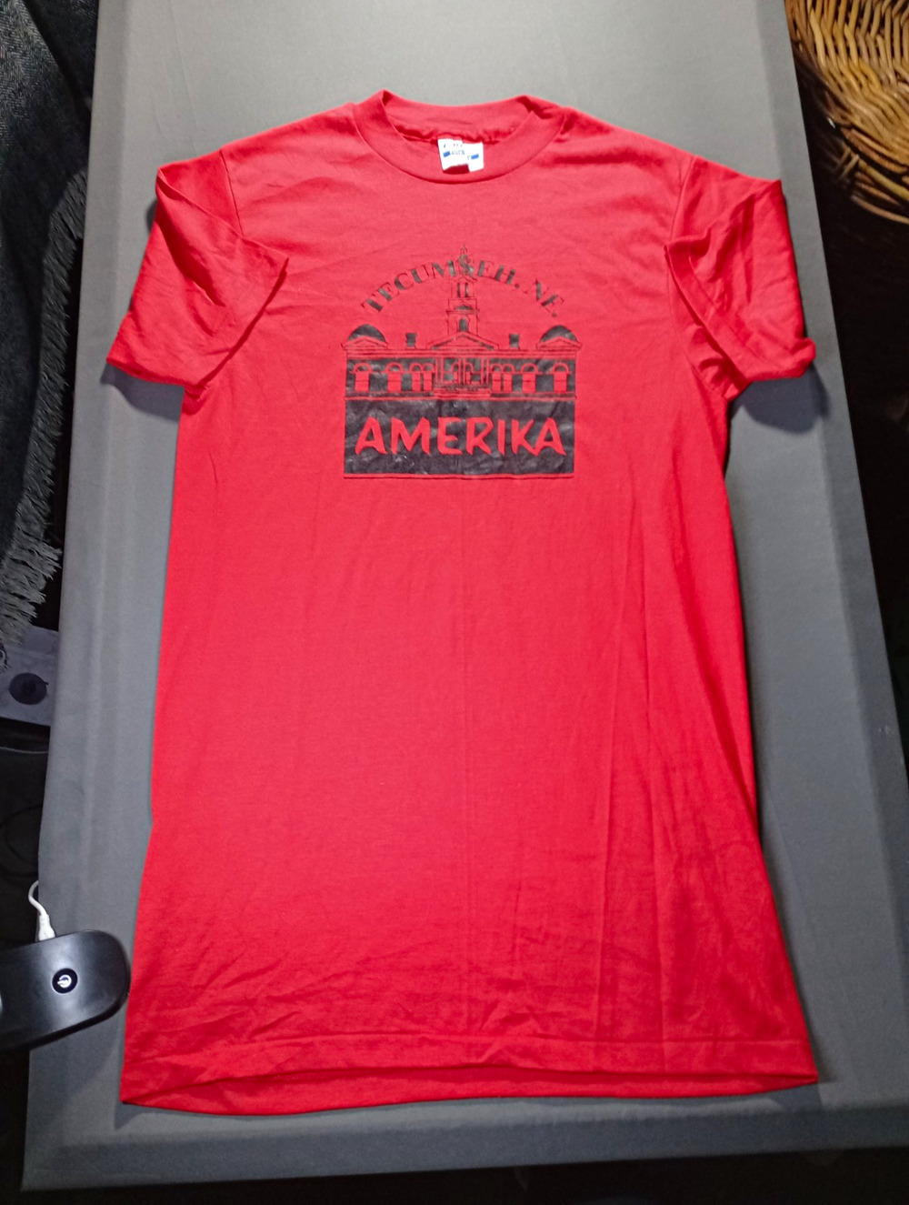 Hanes Fifty-Fifty Tecumseh NE Amerika Graphic T Shirt men's size M Red